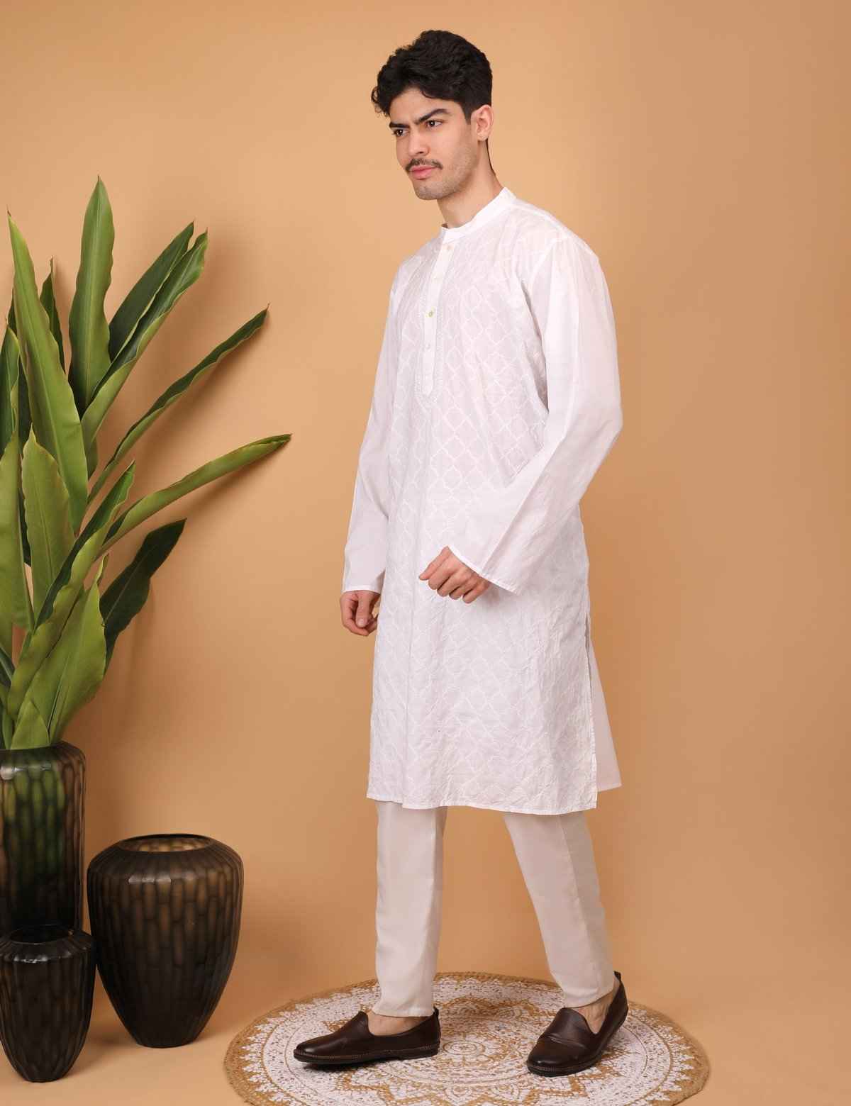 Shwet Men Cotton White Chikankari Kurta