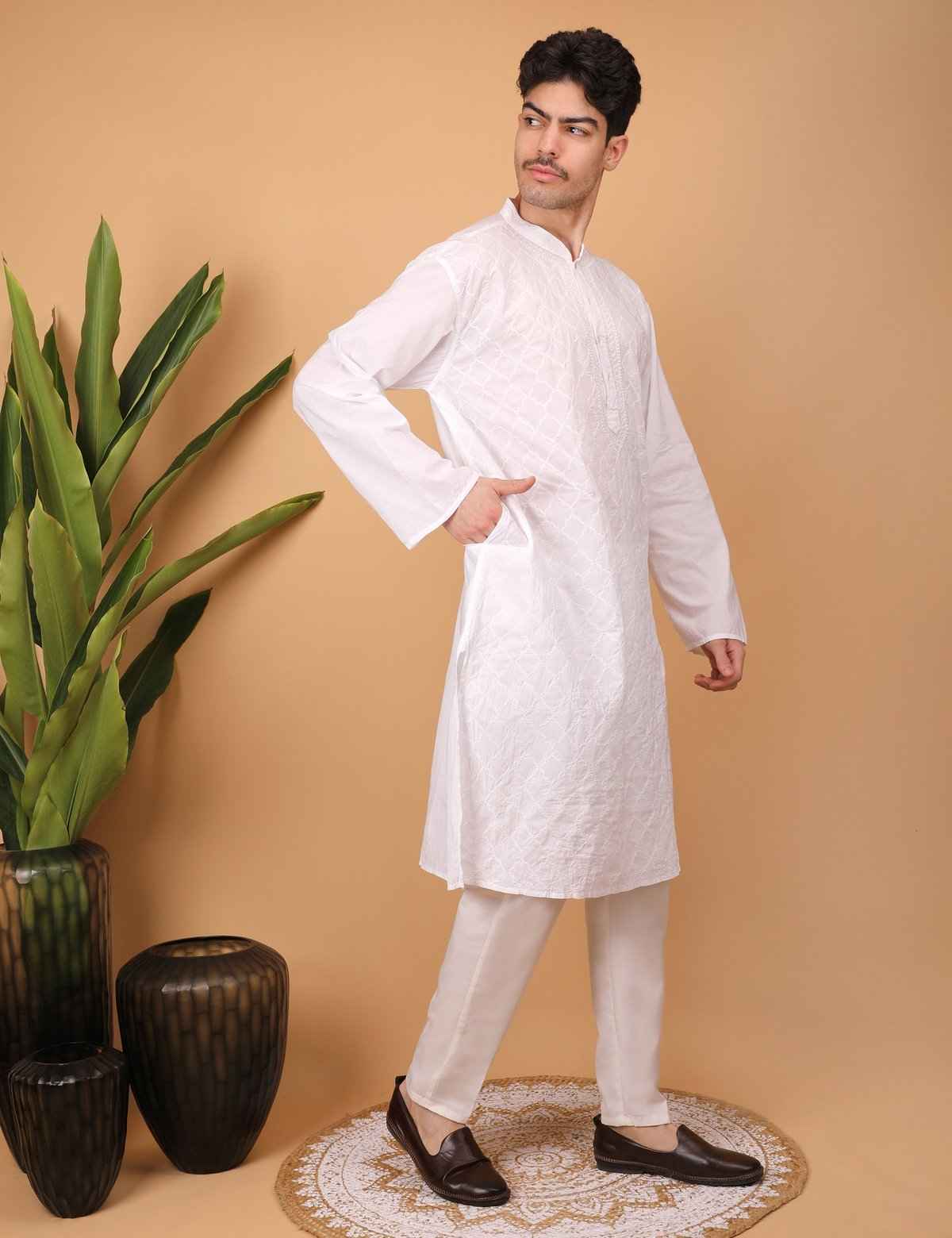 Shwet Men Cotton White Chikankari Kurta