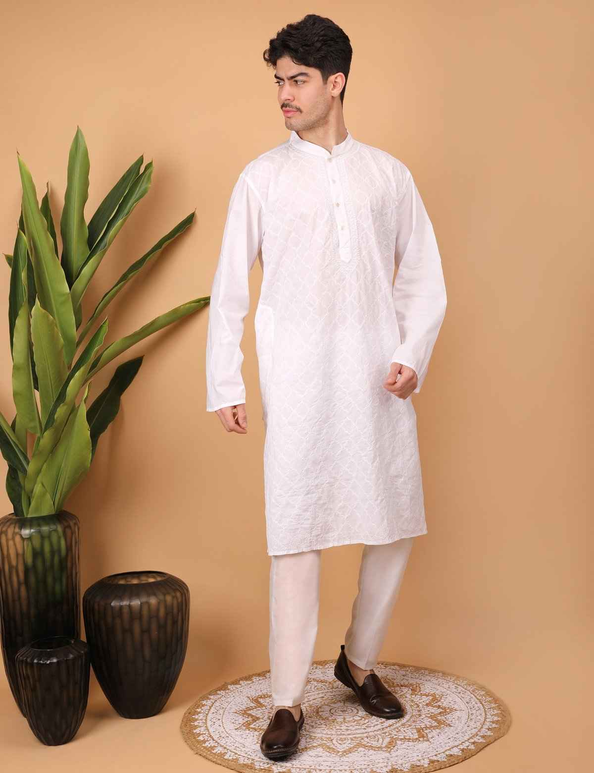 Shwet Men Cotton White Chikankari Kurta