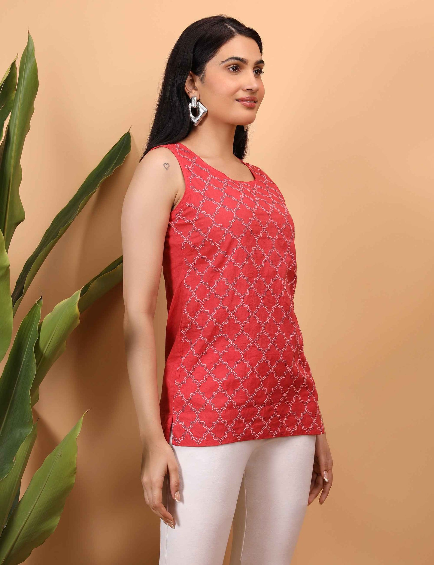 Shwet Women Red Chikankari Sleevless Top