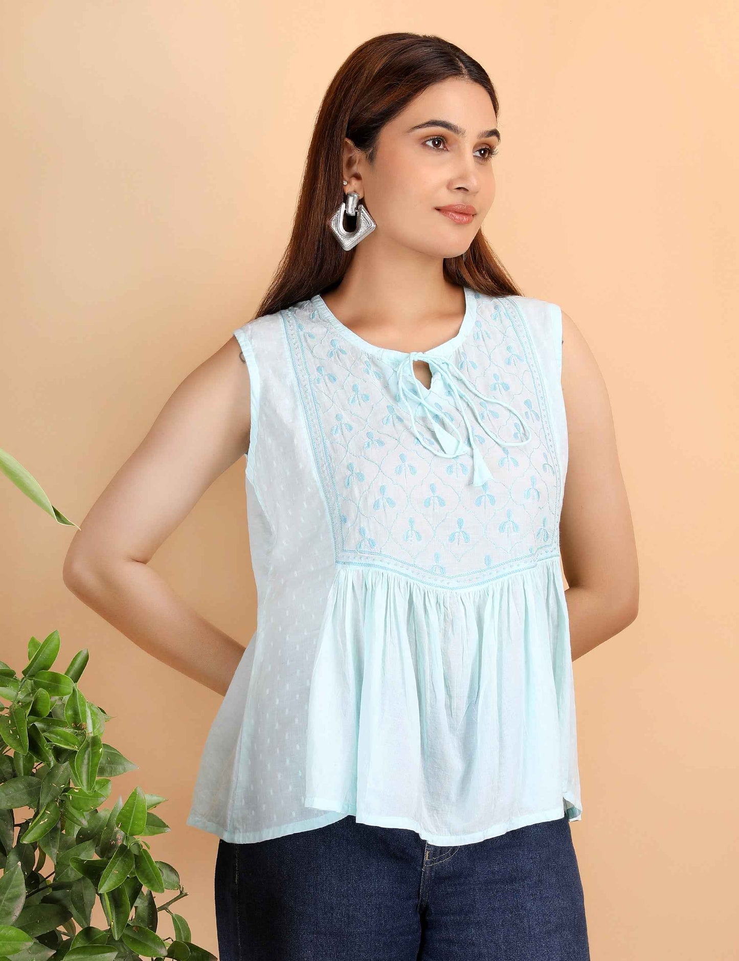 Shwet Women Sky Blue Chikankari Sleevless Yoke Top