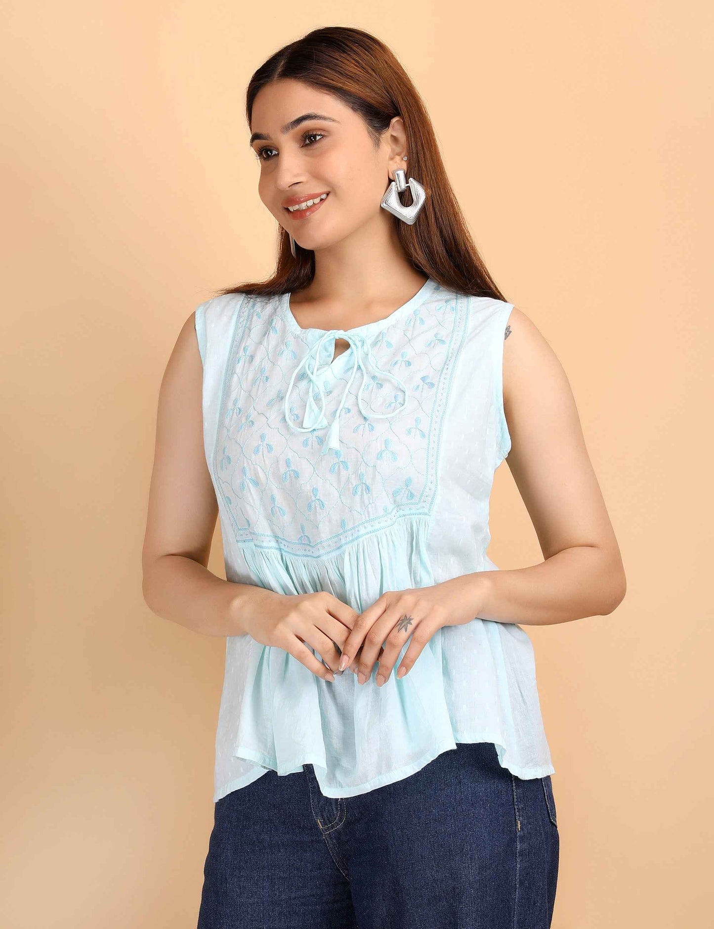 Shwet Women Sky Blue Chikankari Sleevless Yoke Top