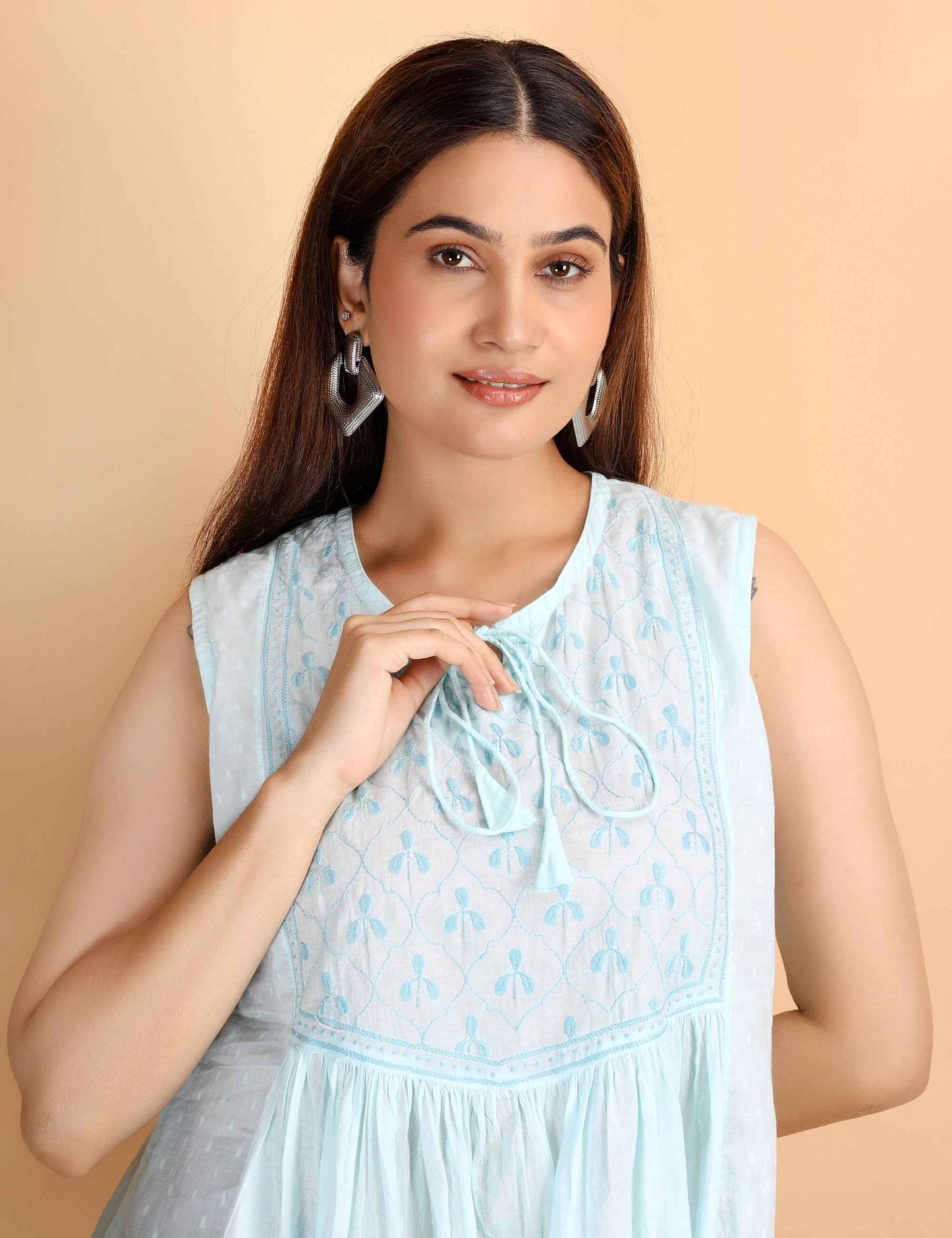 Shwet Women Sky Blue Chikankari Sleevless Yoke Top