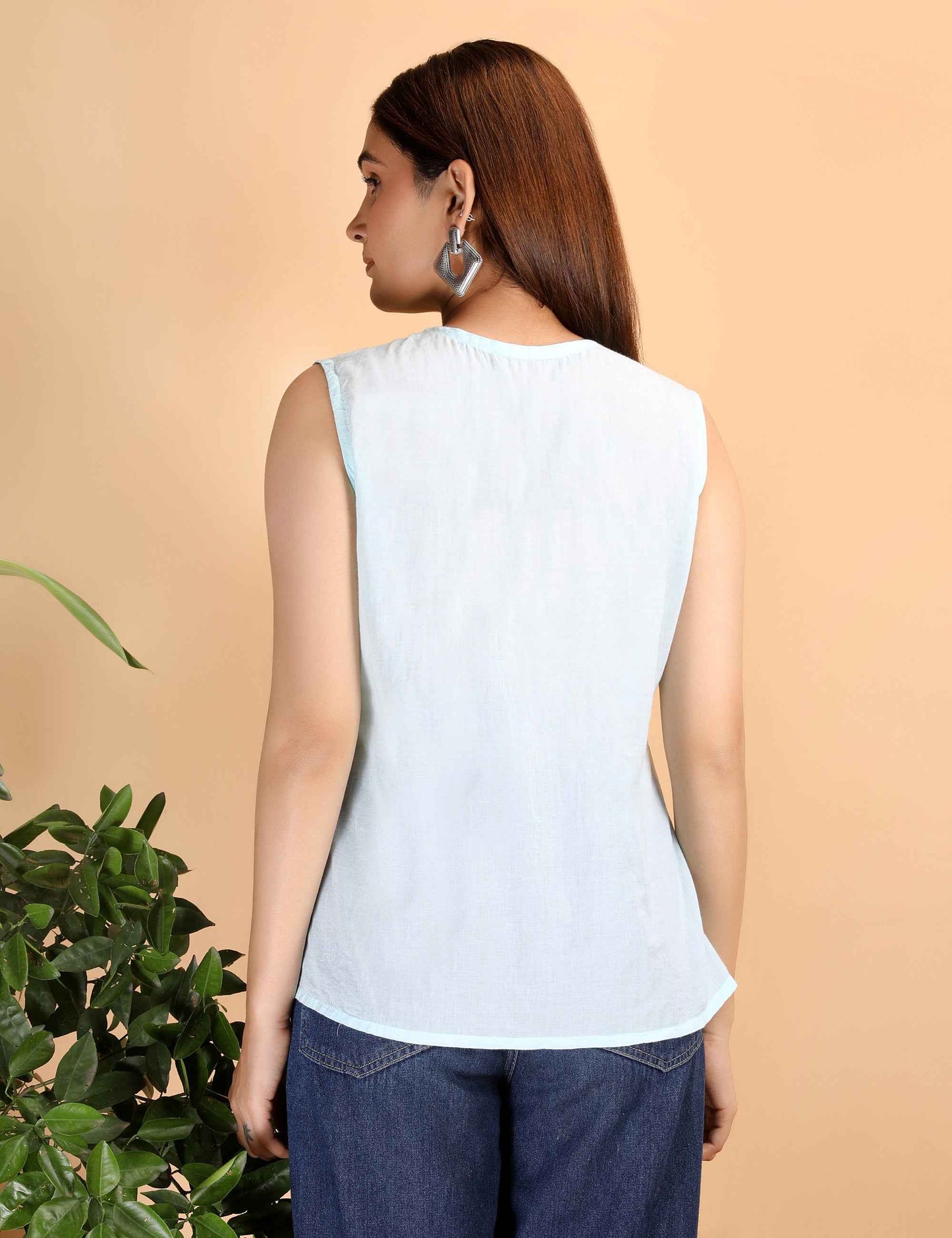 Shwet Women Sky Blue Chikankari Sleevless Yoke Top