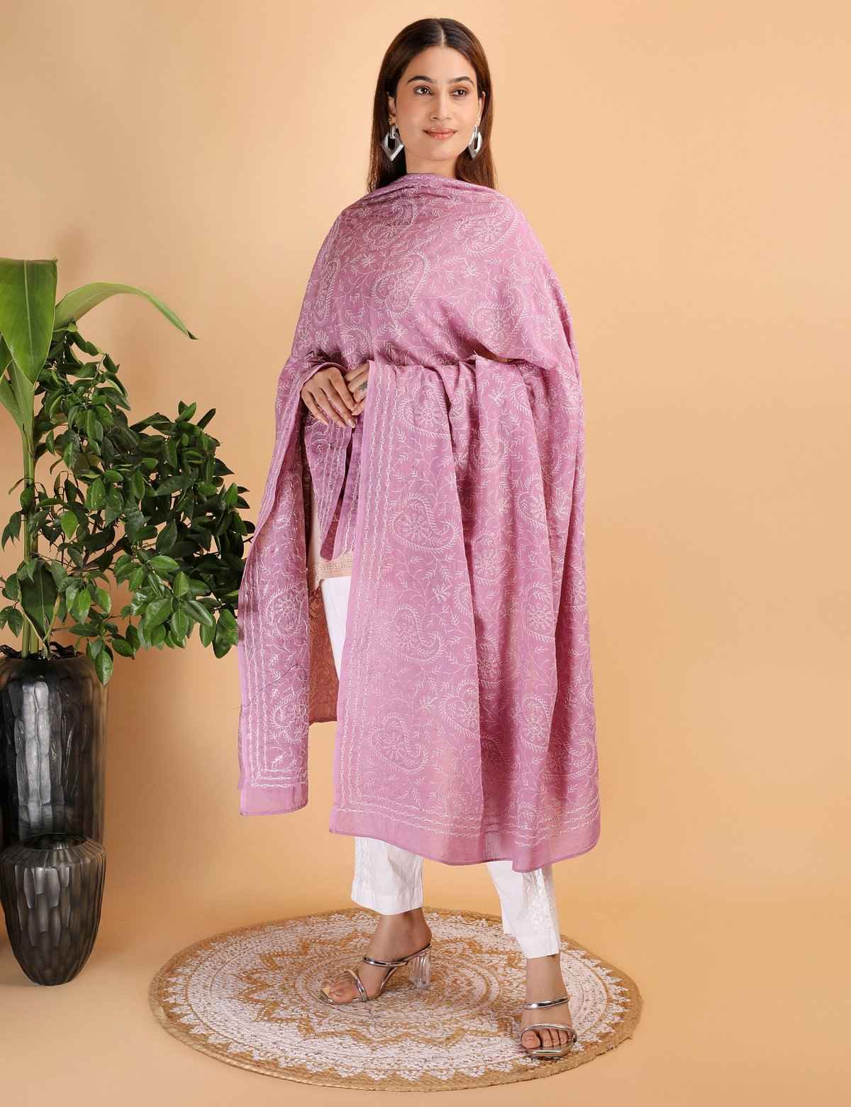 Shwet "pestal Hues"move Chikankari Cotton Dupatta