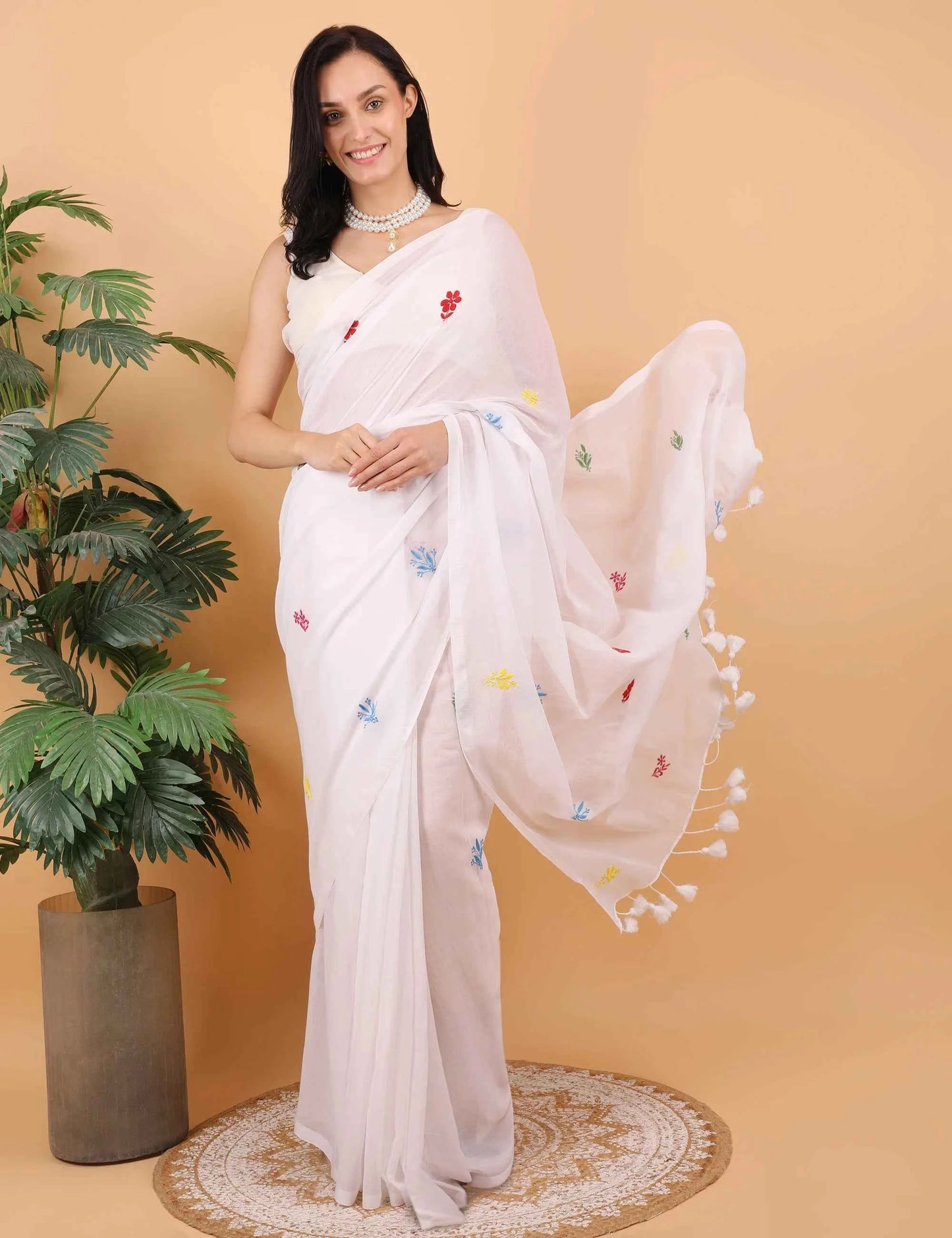Shwet Women White Hand Embroidered Chikankari Mulmul Saree