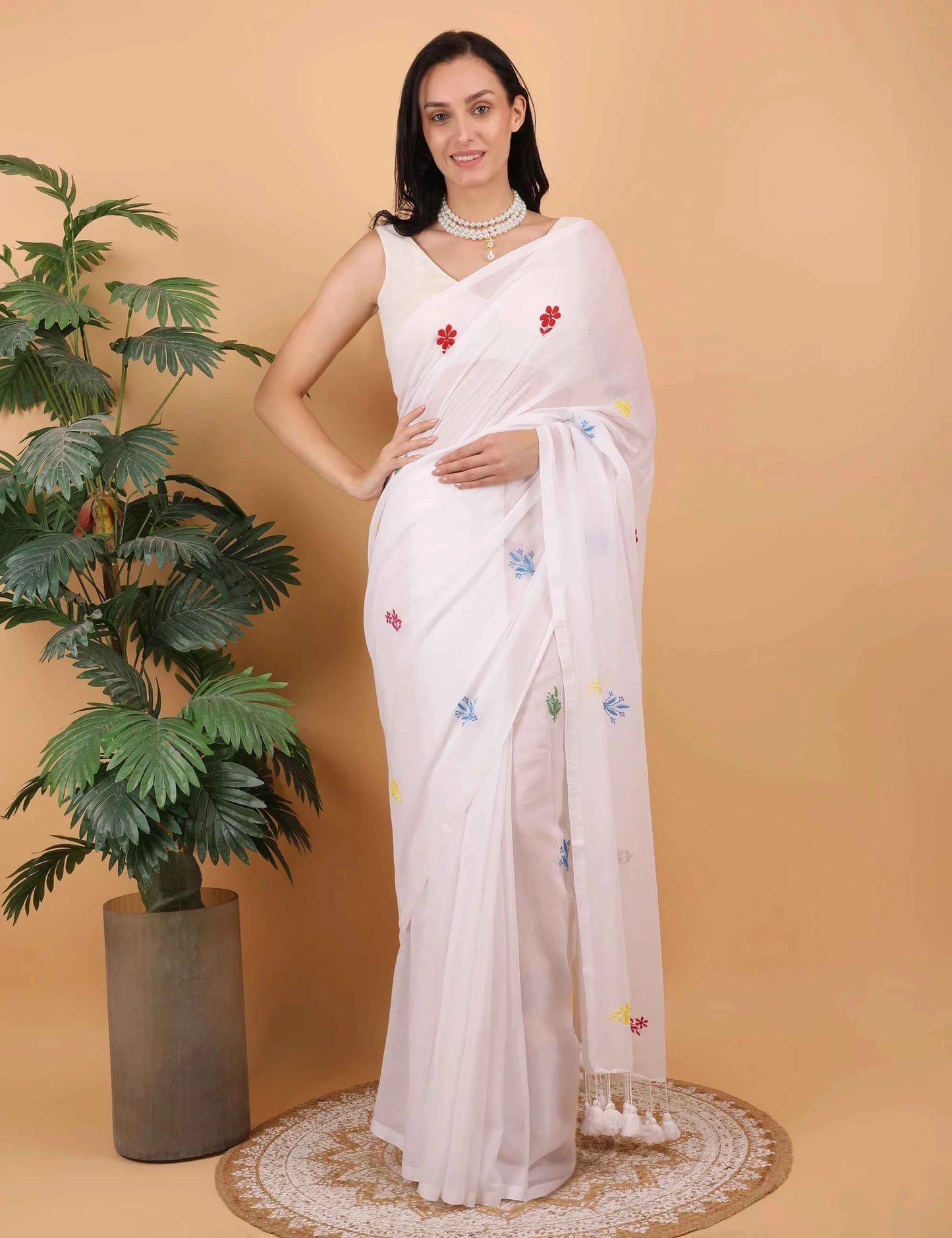 Shwet Women White Hand Embroidered Chikankari Mulmul Saree