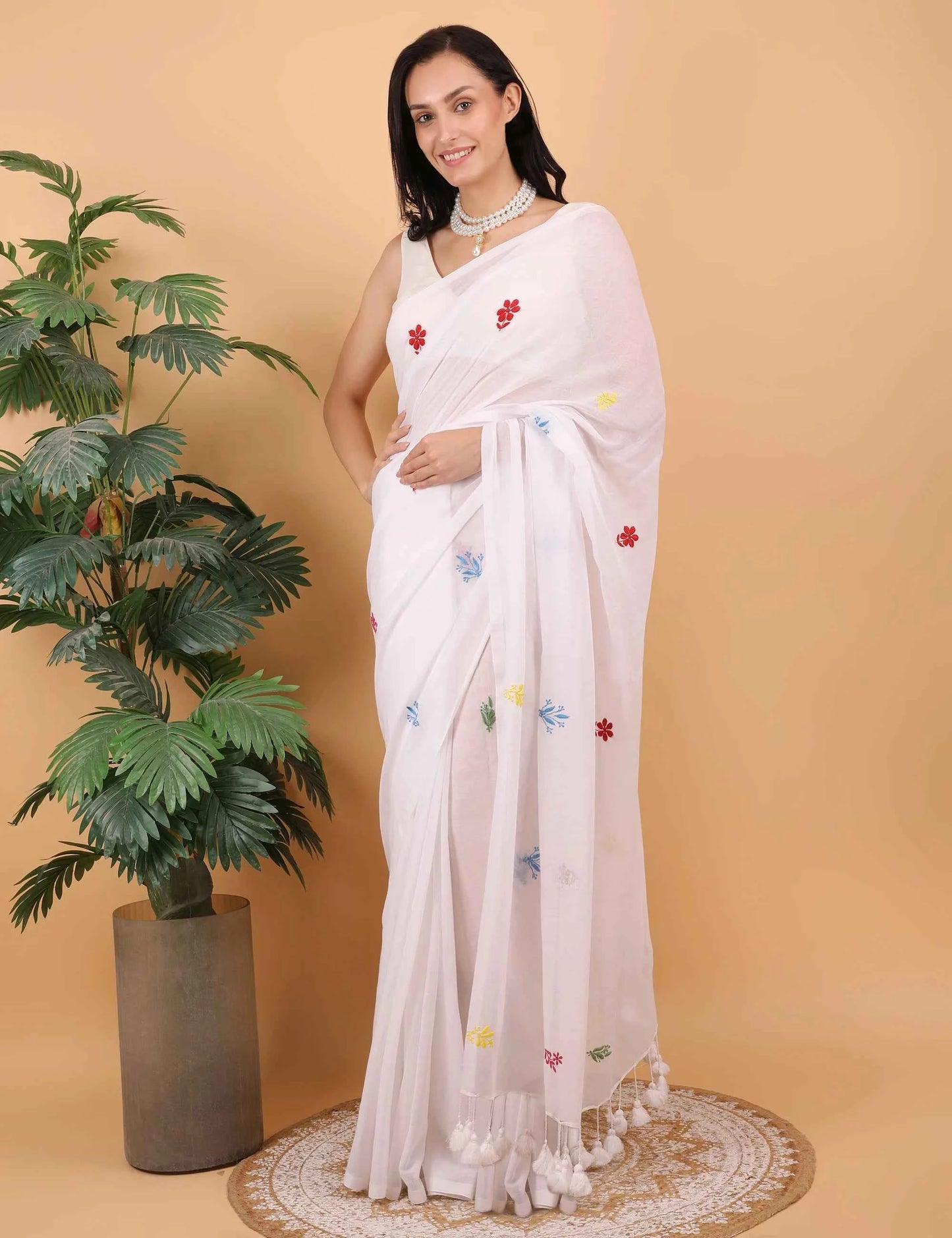 Shwet Women White Hand Embroidered Chikankari Mulmul Saree