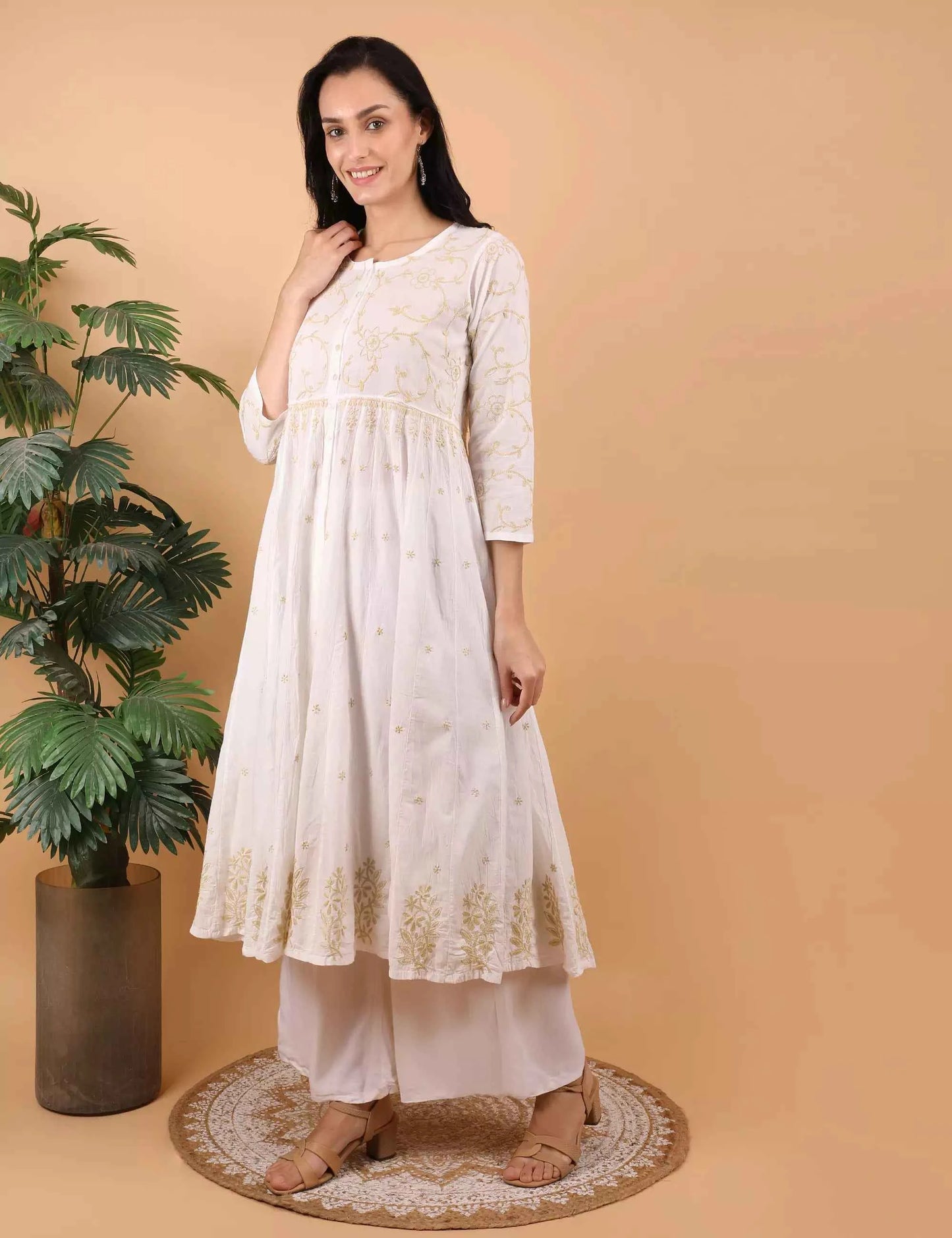 Shwet Women Hand Embroidered Chikankari White Shrug