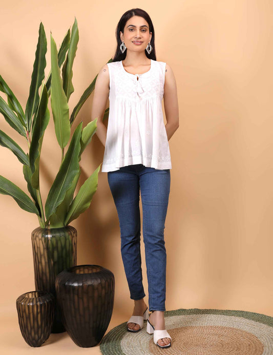 Shwet Women White Chikankari Sleevless Yoke Top