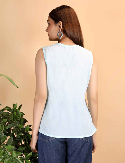 Shwet Women Sky Blue Chikankari Sleevless Yoke Top