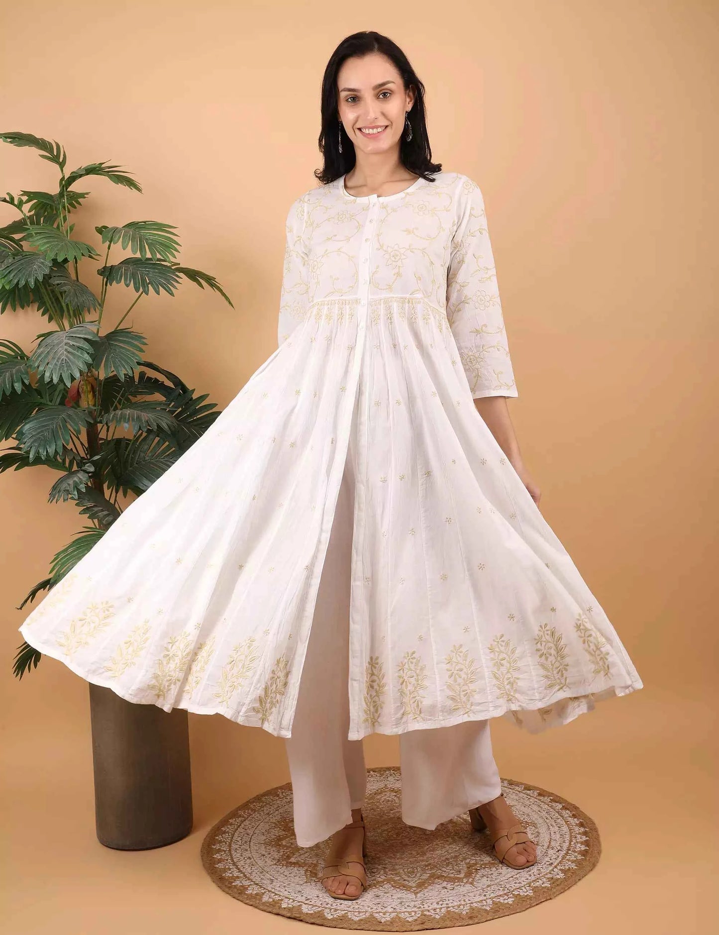 Shwet Women Hand Embroidered Chikankari White Shrug