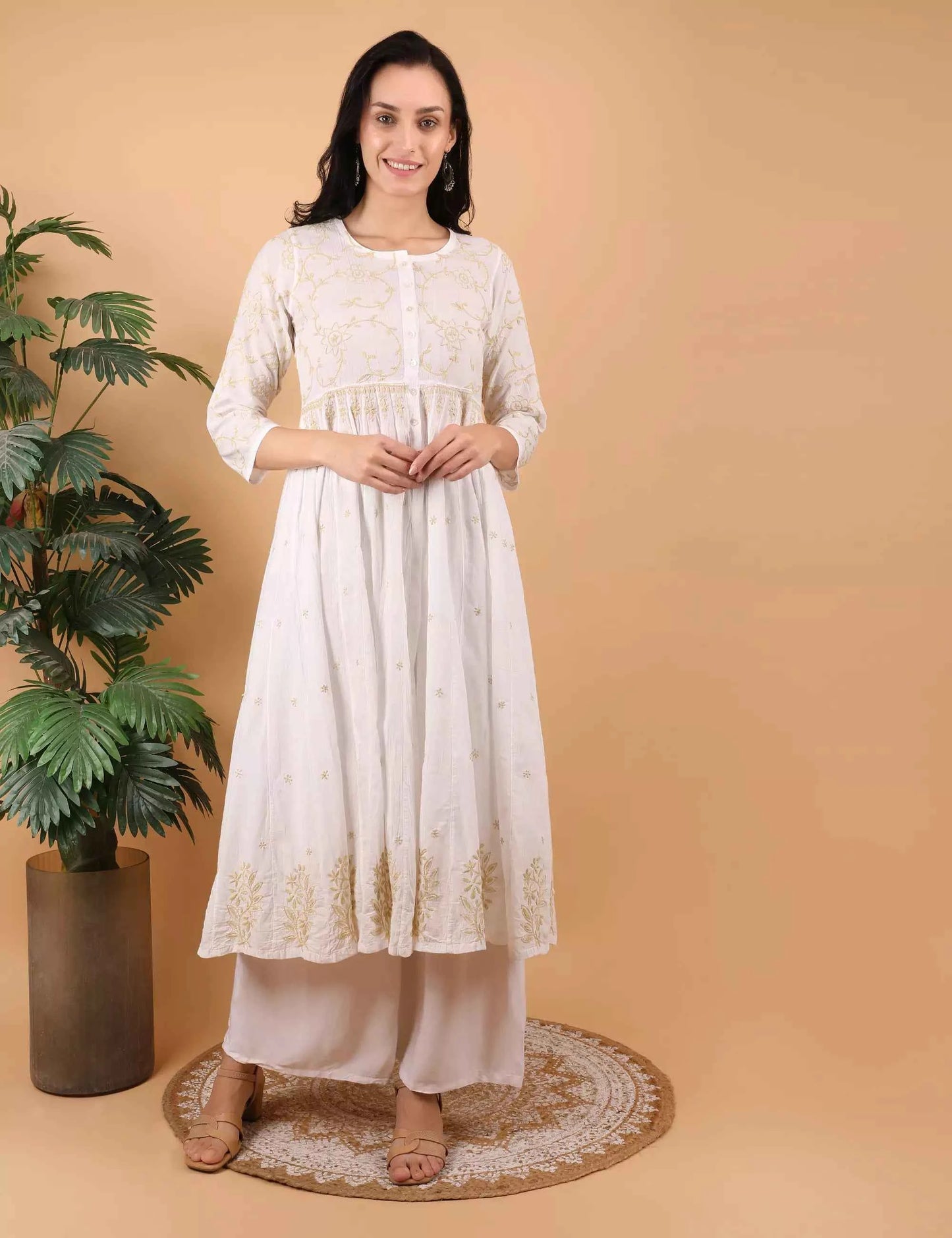 Shwet Women Hand Embroidered Chikankari White Shrug