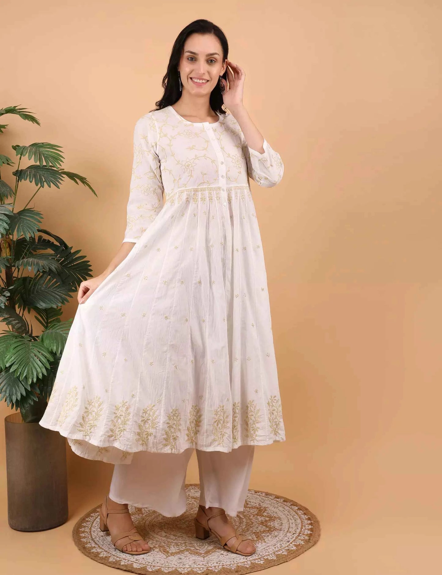 Shwet Women Hand Embroidered Chikankari White Shrug