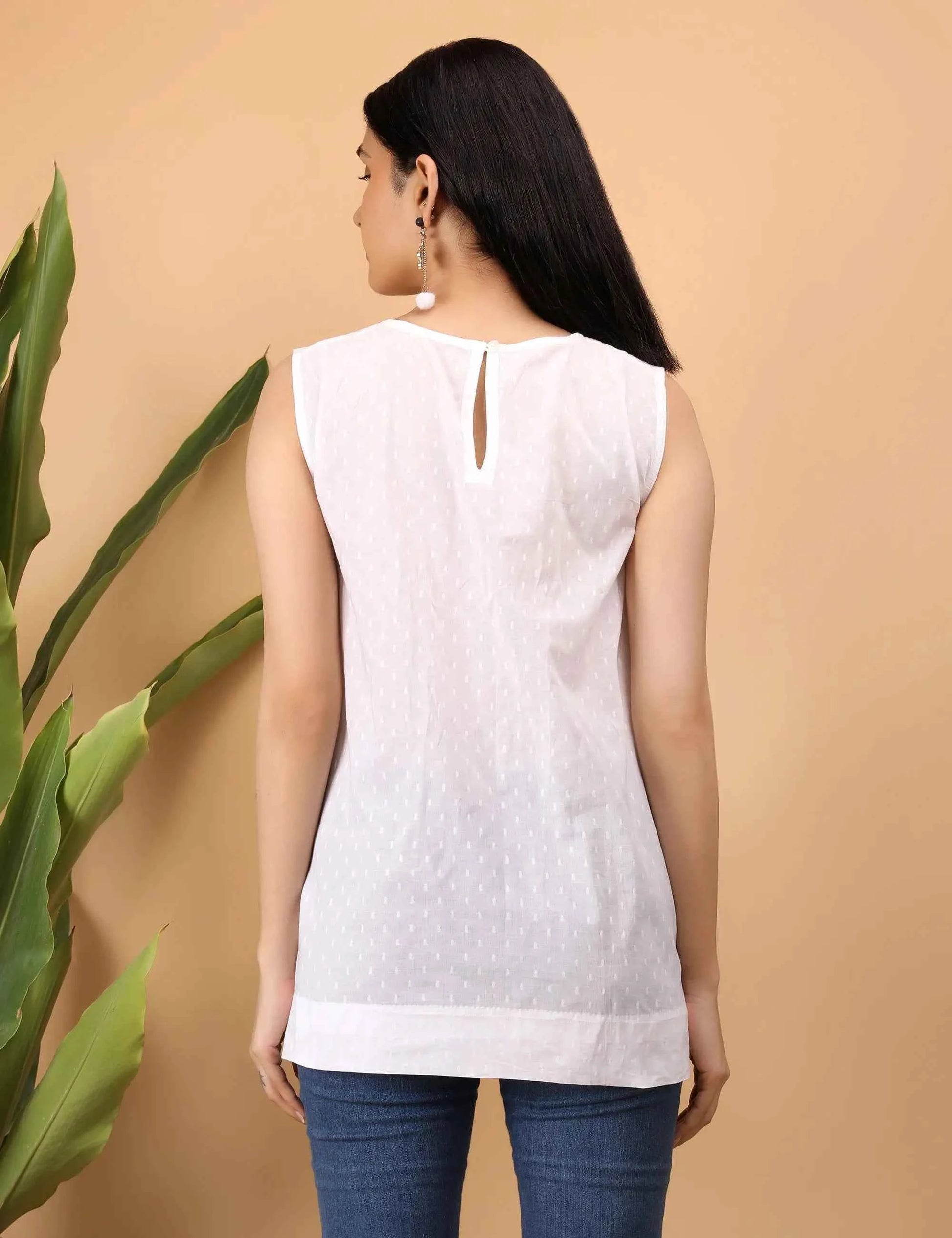 shwet women white chikankari sleevless top
