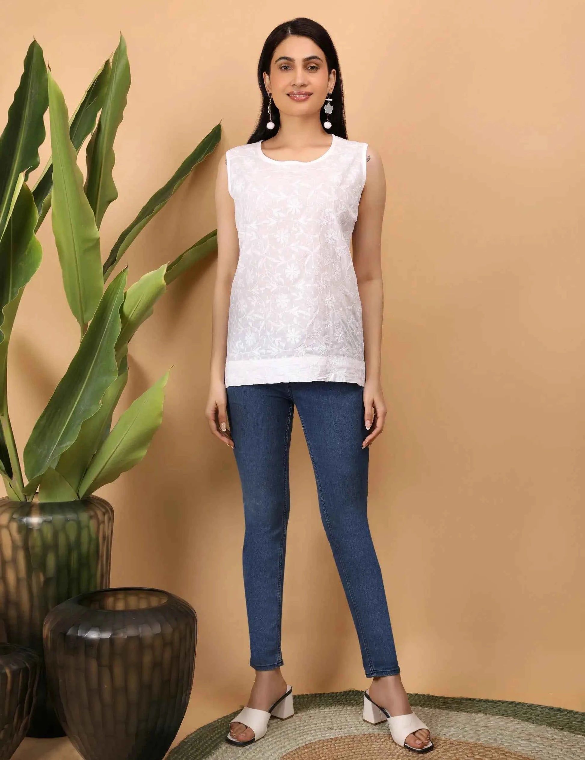 shwet women white chikankari sleevless top